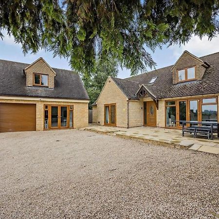 Beautiful 4-5 Bedroom Village House With Rural Views Salford  Екстериор снимка