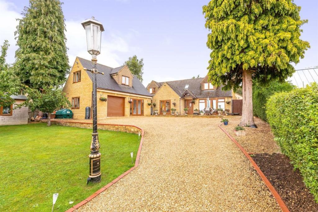 Beautiful 4-5 Bedroom Village House With Rural Views Salford  Екстериор снимка