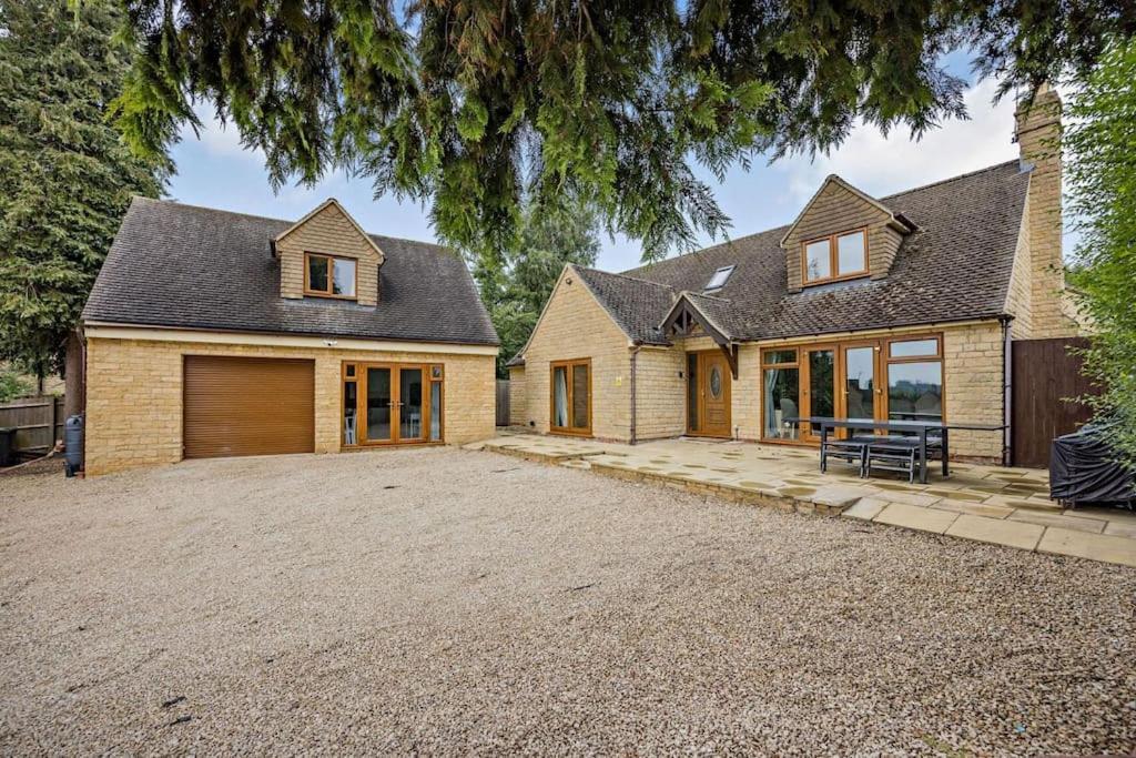 Beautiful 4-5 Bedroom Village House With Rural Views Salford  Екстериор снимка