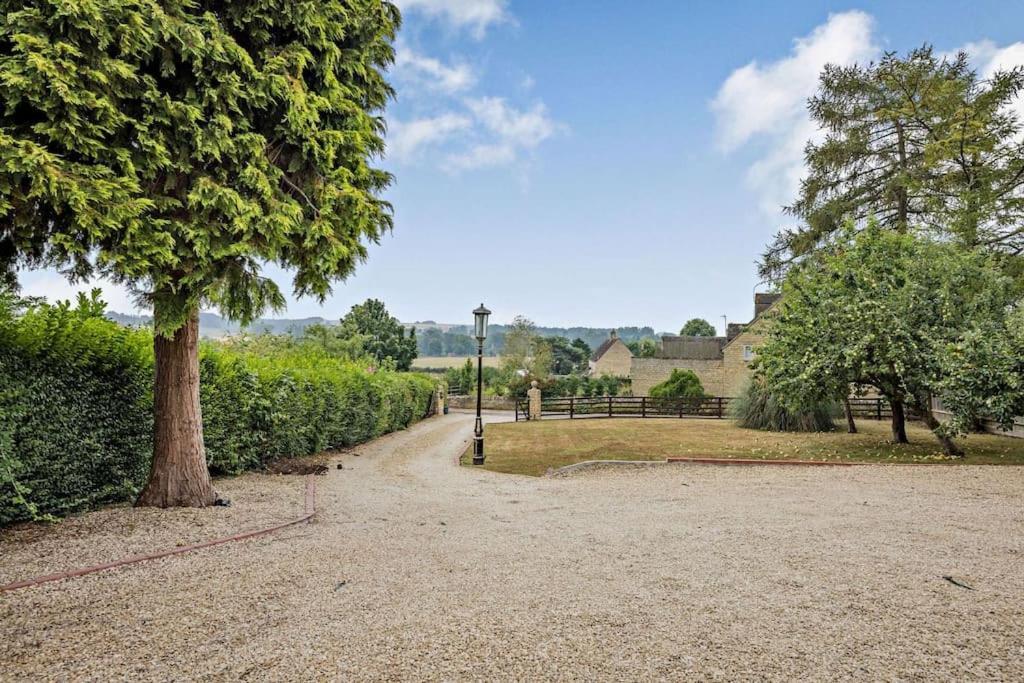 Beautiful 4-5 Bedroom Village House With Rural Views Salford  Екстериор снимка