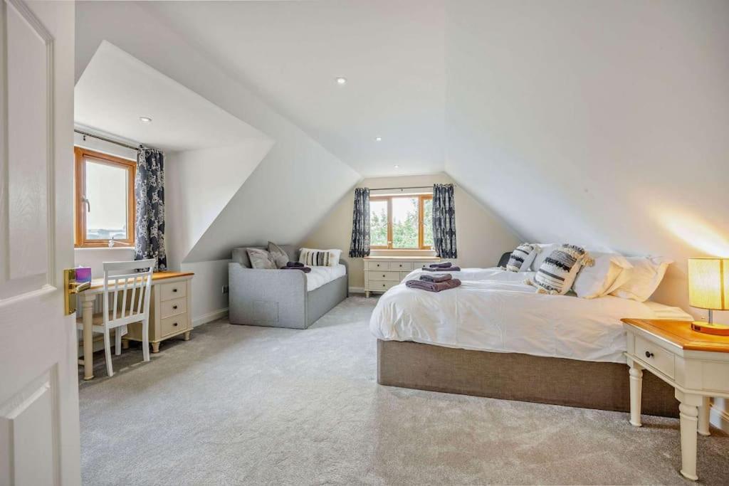 Beautiful 4-5 Bedroom Village House With Rural Views Salford  Екстериор снимка