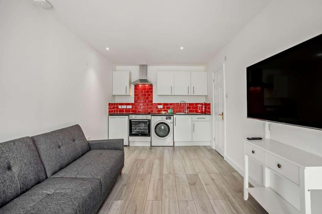 Beautiful 4-5 Bedroom Village House With Rural Views Salford  Екстериор снимка