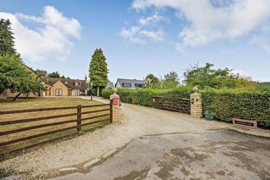 Beautiful 4-5 Bedroom Village House With Rural Views Salford  Екстериор снимка
