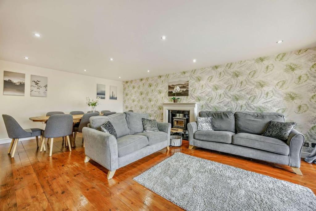 Beautiful 4-5 Bedroom Village House With Rural Views Salford  Екстериор снимка