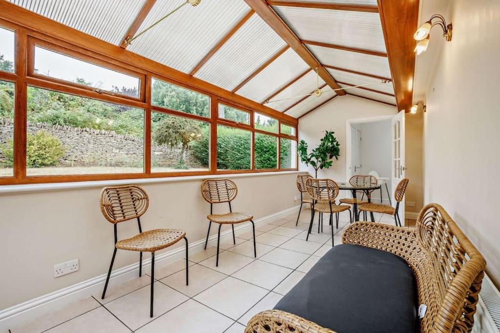 Beautiful 4-5 Bedroom Village House With Rural Views Salford  Екстериор снимка