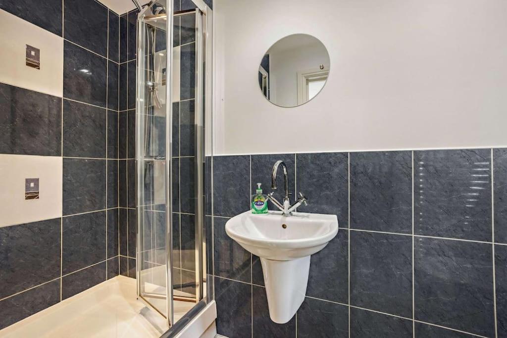 Beautiful 4-5 Bedroom Village House With Rural Views Salford  Екстериор снимка