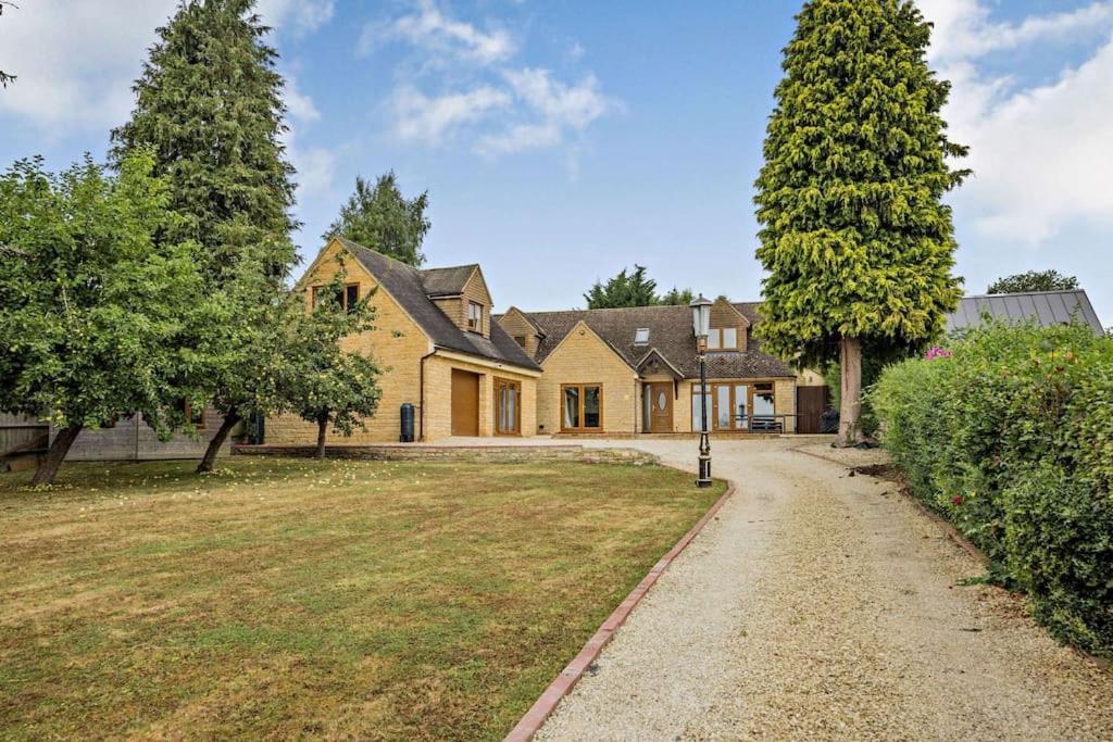 Beautiful 4-5 Bedroom Village House With Rural Views Salford  Екстериор снимка