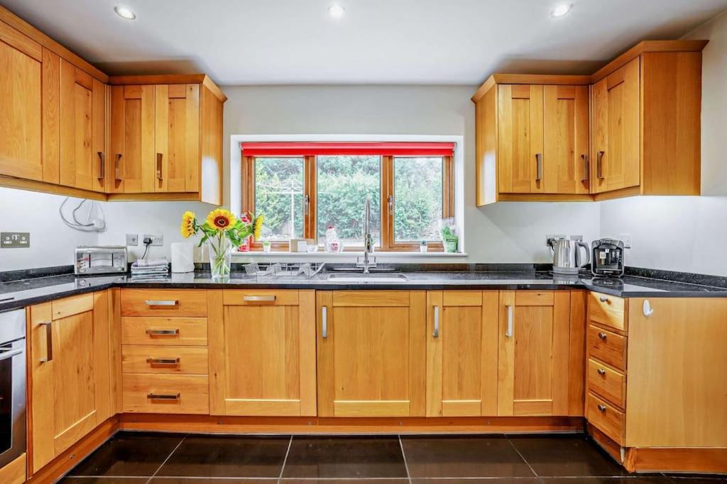 Beautiful 4-5 Bedroom Village House With Rural Views Salford  Екстериор снимка