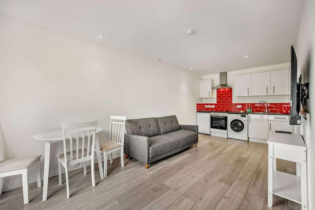 Beautiful 4-5 Bedroom Village House With Rural Views Salford  Екстериор снимка