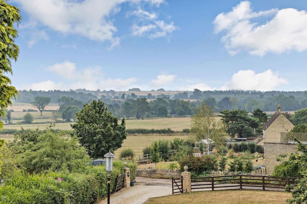 Beautiful 4-5 Bedroom Village House With Rural Views Salford  Екстериор снимка